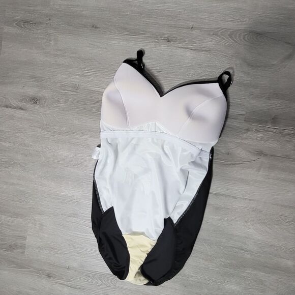 Plus Size Black & Green Flowered One Piece Swimsuit - Picture 7 of 8